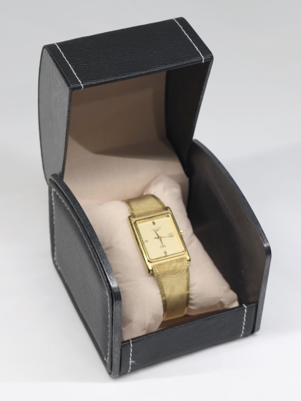 Vintage Longines-Wittnauer St. Moritz — Swiss Quartz Dress Watch, Gold-Tone - Picture 2 of 6